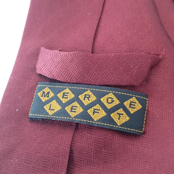 Vintage University of Philadelphia Custom Silk Embroidered Mens Necktie - Picture 4 of 7